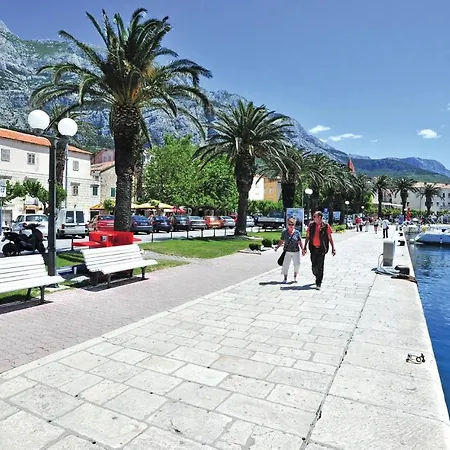 Apartment 2 Bedroom Beach Front Apartment In Makarska *