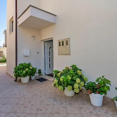Apartament Apartament Z 2 Sypialniami Przy Plaży W Makarskiej *