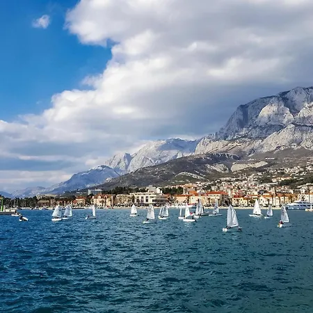 2 Bedroom Beach Front Apartment In Makarska *