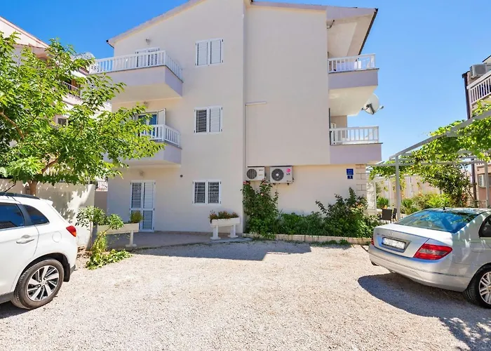 Kotromanica Iv Apartament *